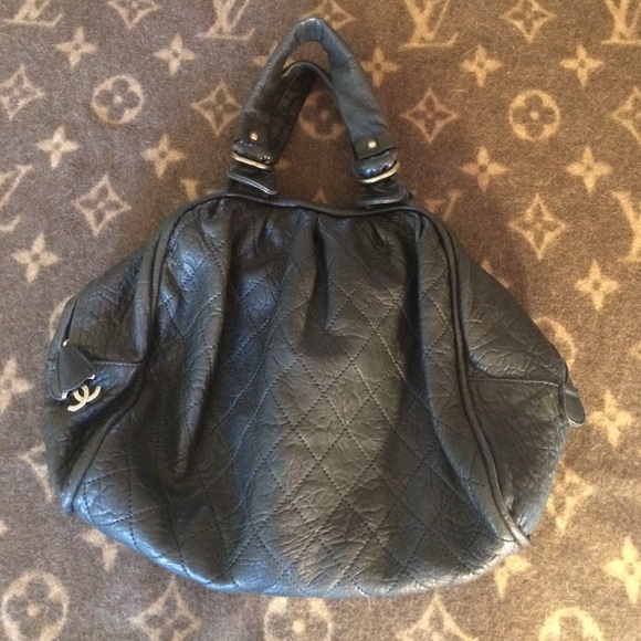 CHANEL Black Quilted Leather Satchel with Diamond Pattern - Picture 1 of 4